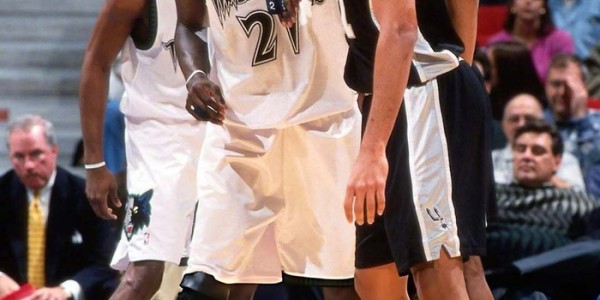 AG体育官方入口-马刺尼克斯总决赛经典战靴绰号引回忆|NBA|圣安东尼奥马刺队|NBA总决赛|纽约尼克斯队|致青春_新浪体育_新浪新闻